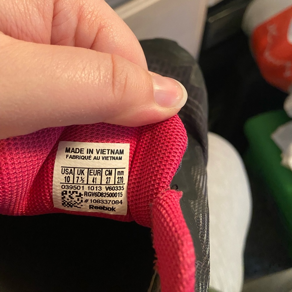 Womens Reeboks - Picture 4 of 6